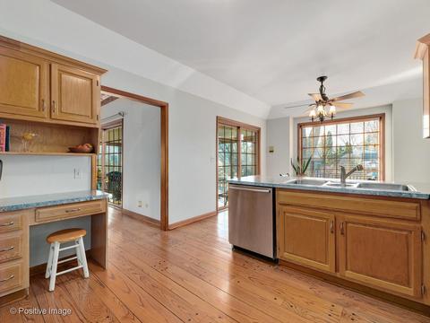 1402 Glencoe St, Wheaton, IL 60187 photo 11