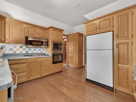 1402 Glencoe St, Wheaton, IL 60187 photo 12