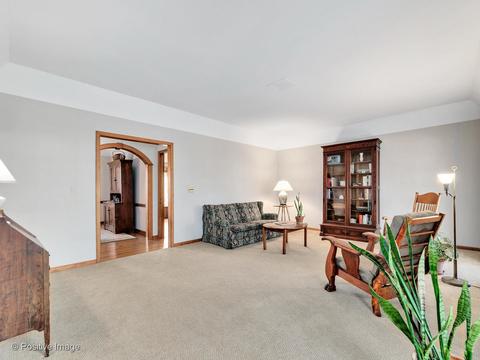 1402 Glencoe St, Wheaton, IL 60187 photo 3