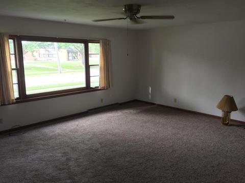 301 E Sunset Pl, Dekalb, IL 60115 photo 5