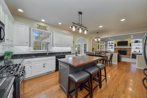 7 Hawkins Cir, Wheaton, IL 60189 photo 6