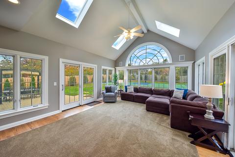 7 Hawkins Cir, Wheaton, IL 60189 photo 2