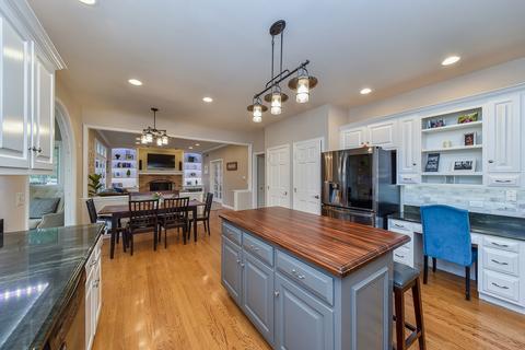 7 Hawkins Cir, Wheaton, IL 60189 photo 8