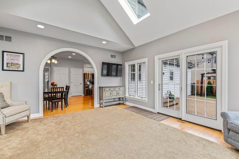 7 Hawkins Cir, Wheaton, IL 60189 photo 9