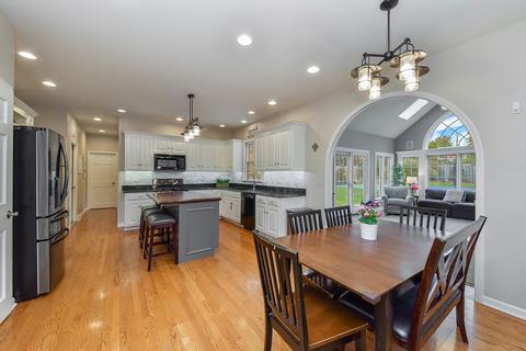 7 Hawkins Cir, Wheaton, IL 60189 photo 5