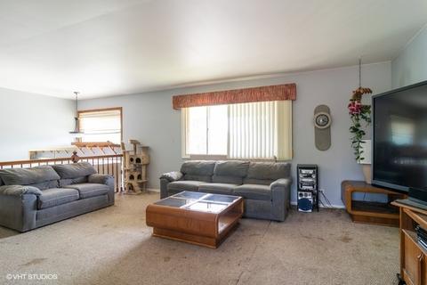 3715 N Firestone Dr, Hoffman Estates, IL 60192 photo 2