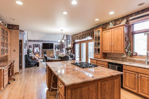 5711 Whiting Dr, Mchenry, IL 60050 photo 8