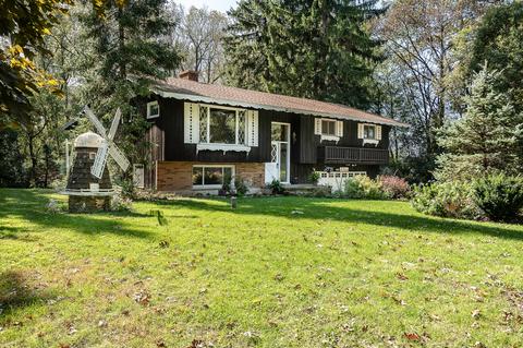 28231 W Crest Rd, Mchenry, IL 60051 photo 2