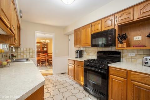 7 Rob Rd, Mount Prospect, IL 60056 photo 6