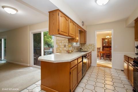 7 Rob Rd, Mount Prospect, IL 60056 photo 8