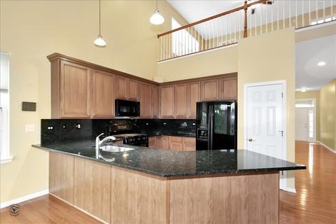 808 Colchester Dr, Oswego, IL 60543 photo 8