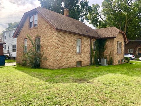 136 Riverview Dr, Ottawa, IL 61350 photo 2
