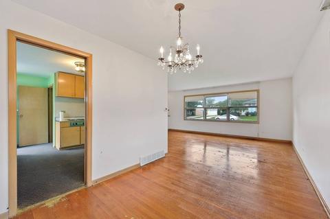 231 Michael Mnr, Glenview, IL 60025 photo 4
