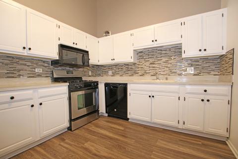 676 Circle Dr, Roselle, IL 60172 photo 9