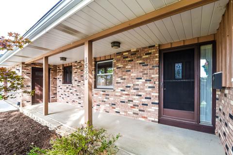 1528 Maple Ln, Elgin, IL 60123 photo 4