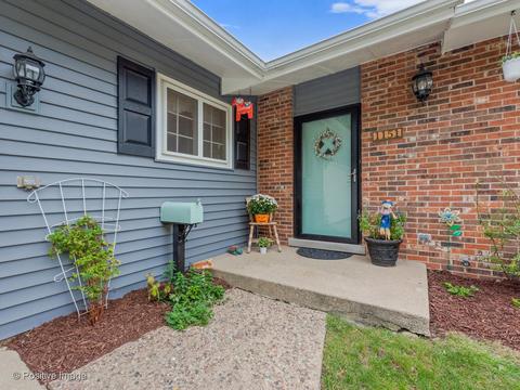 1151 Kent Ct, Wheaton, IL 60189 photo 2