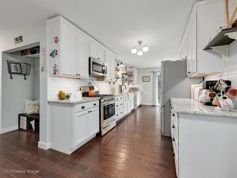 1151 Kent Ct, Wheaton, IL 60189 photo 5
