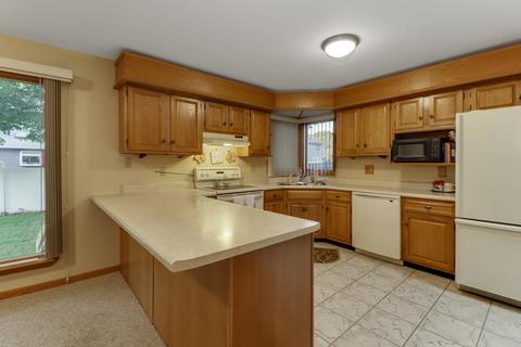 37 Chiswick Cir, Bloomington, IL 61704 photo 9