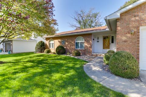 37 Chiswick Cir, Bloomington, IL 61704 photo 2
