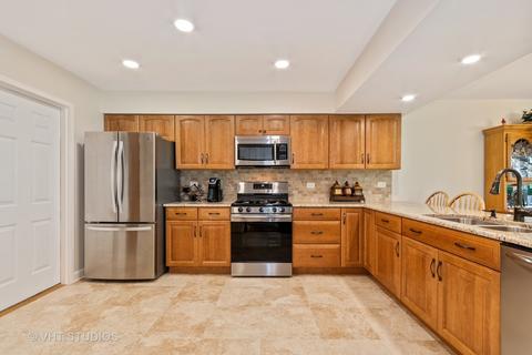 1860 Golf View Dr, Bartlett, IL 60103 photo 6