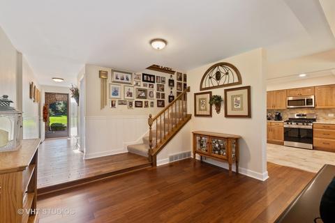 1860 Golf View Dr, Bartlett, IL 60103 photo 2