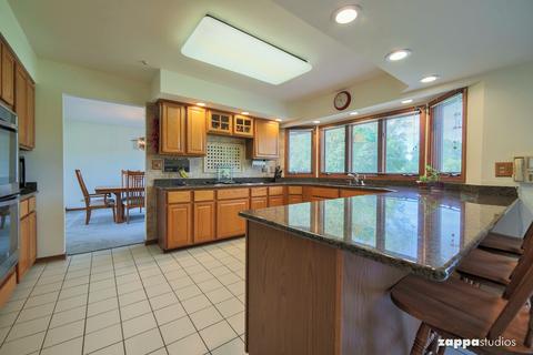 868 Kingston Ln, Bartlett, IL 60103 photo 9