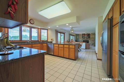868 Kingston Ln, Bartlett, IL 60103 photo 8