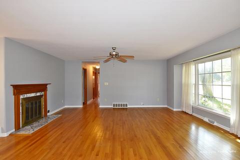 150 Alschuler Dr, Aurora, IL 60506 photo 2