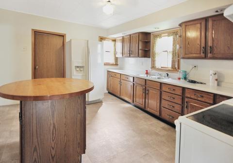 227 E Locust St, Lanark, IL 61046 photo 3