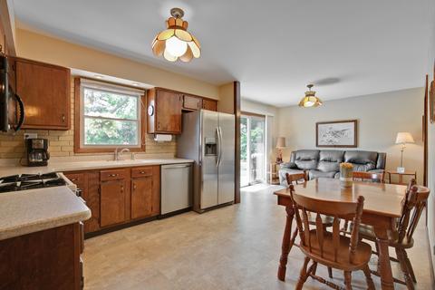1021 Hooks Ln, Mchenry, IL 60050 photo 7