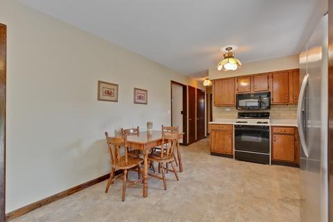 1021 Hooks Ln, Mchenry, IL 60050 photo 6