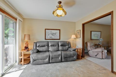1021 Hooks Ln, Mchenry, IL 60050 photo 9