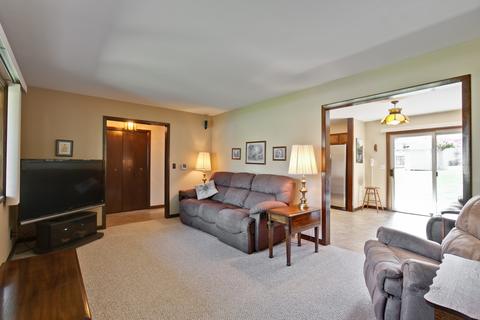1021 Hooks Ln, Mchenry, IL 60050 photo 12