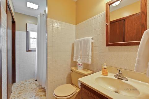 1021 Hooks Ln, Mchenry, IL 60050 photo 18