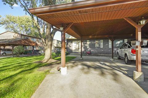 413 Arrow Trl, Wheeling, IL 60090 photo 2