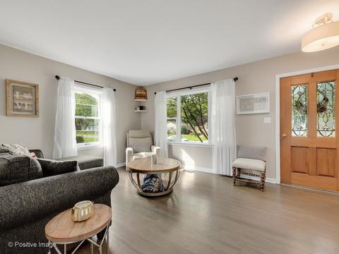 1029 Webster Ave, Wheaton, IL 60187 photo 2