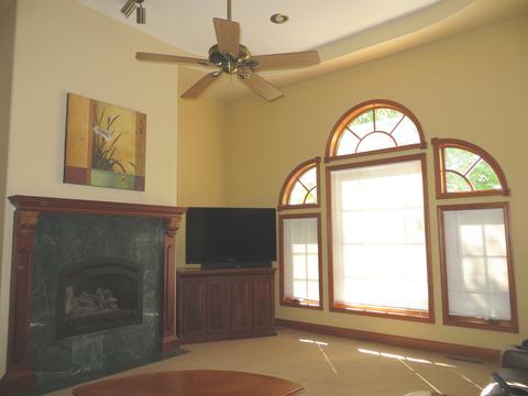 950 Charles Pl, Peru, IL 61354 photo 4