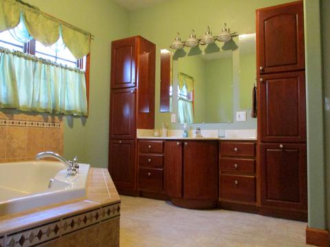 950 Charles Pl, Peru, IL 61354 photo 10
