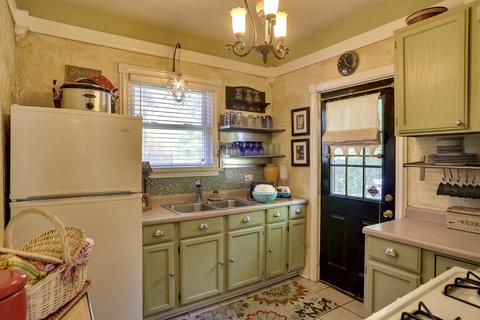 302 Hastings St, Elgin, IL 60120 photo 9