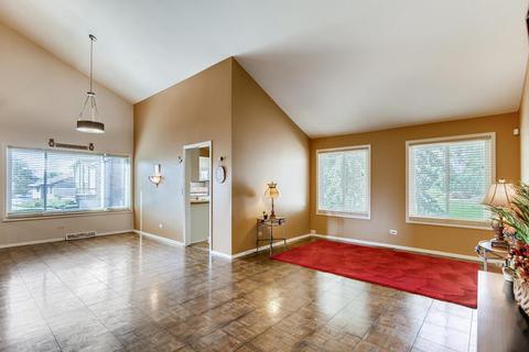 18 Lakeview Ct, Willowbrook, IL 60527 photo 2