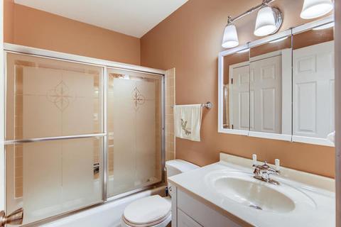 18 Lakeview Ct, Willowbrook, IL 60527 photo 14