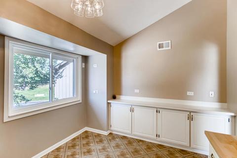 18 Lakeview Ct, Willowbrook, IL 60527 photo 8