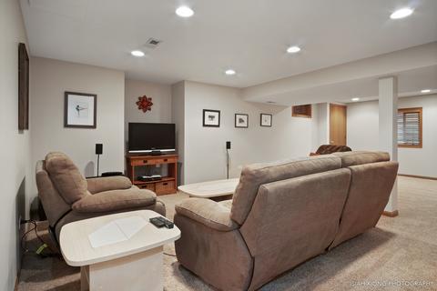 724 Butternut Ln, Elgin, IL 60123 photo 22