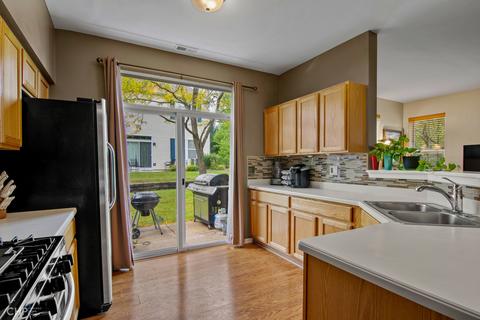 2882 Falling Waters Ln, Lindenhurst, IL 60046 photo 8