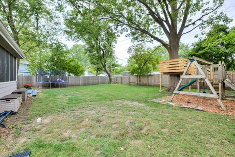1108 Devonshire Dr, Champaign, IL 61821 photo 6