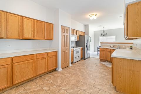 21533 Eich Dr, Crest Hill, IL 60403 photo 9