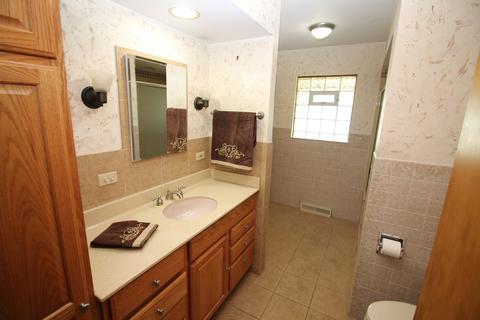 500 Springhill Dr, Roselle, IL 60172 photo 32