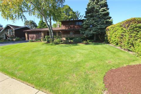 500 Springhill Dr, Roselle, IL 60172 photo 2