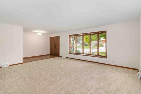 3220 Brookmeade Dr, Rolling Meadows, IL 60008 photo 3