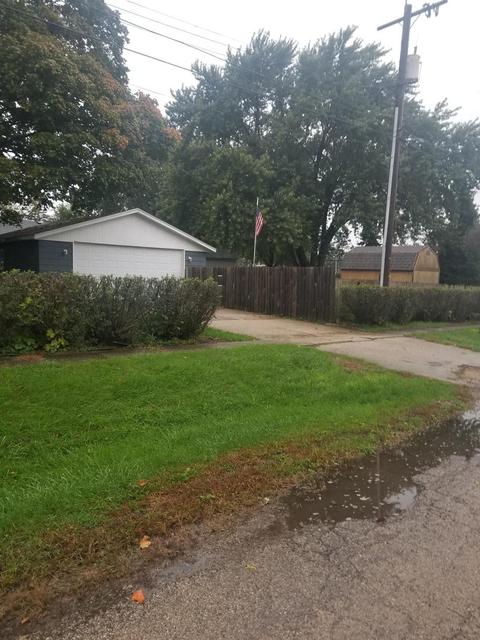 825 Crest Ct, Byron, IL 61010 photo 2